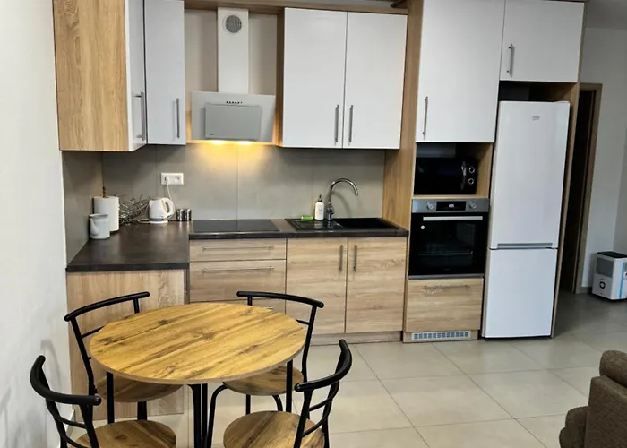 Pri Tichom Lese Rabca